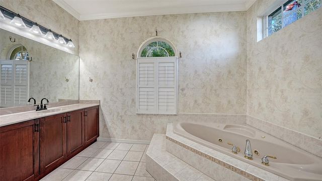 10084 CHERRY HILLS AVE CIR, Bradenton, FL 34202