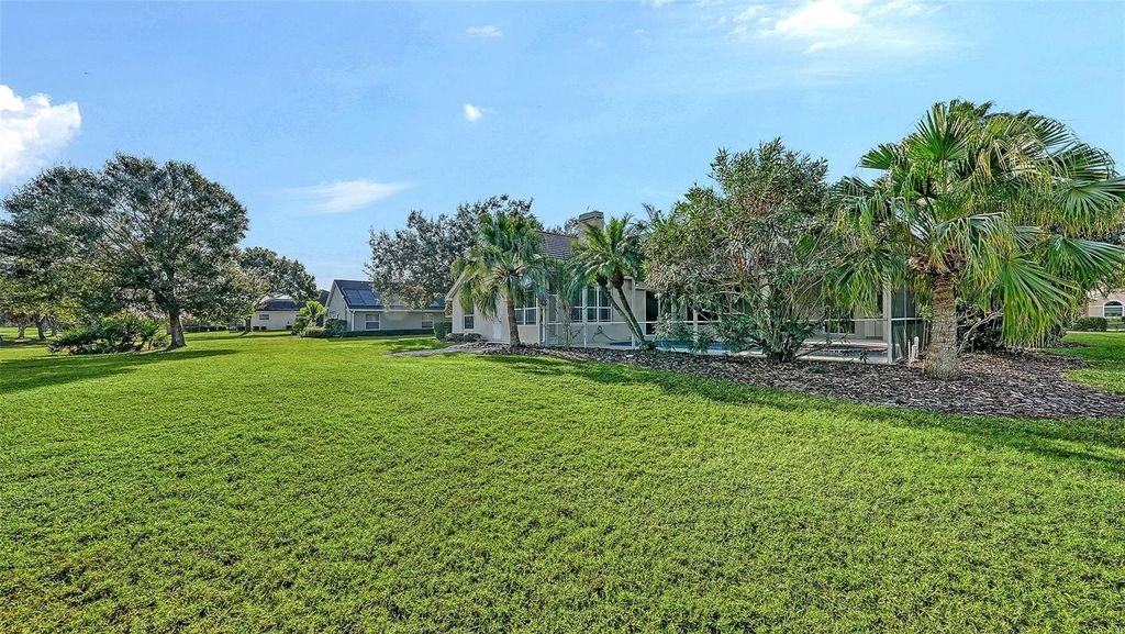 Image 12 of property listing at 10084 CHERRY HILLS AVE CIR, Bradenton, FL 34202