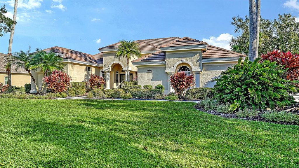 Image 3 of property listing at 10084 CHERRY HILLS AVE CIR, Bradenton, FL 34202
