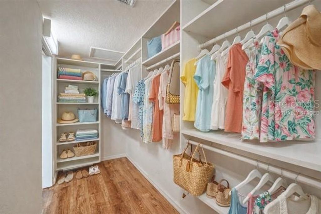 Image 22 of property listing at 10084 CHERRY HILLS AVE CIR, Bradenton, FL 34202