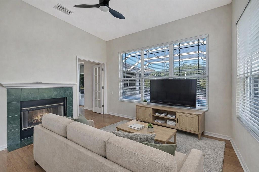 Image 29 of property listing at 10084 CHERRY HILLS AVE CIR, Bradenton, FL 34202