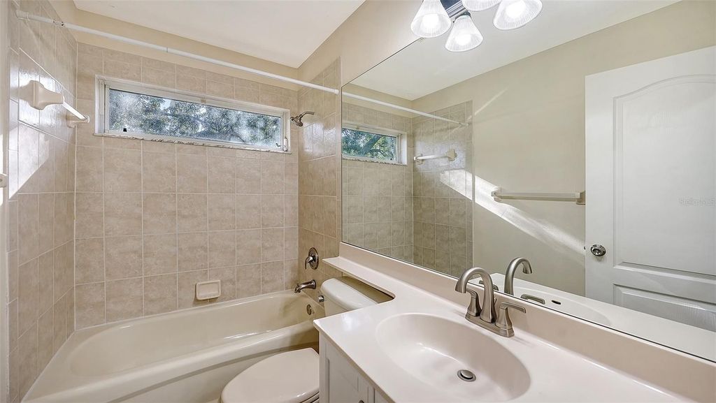 Image 35 of property listing at 10084 CHERRY HILLS AVE CIR, Bradenton, FL 34202