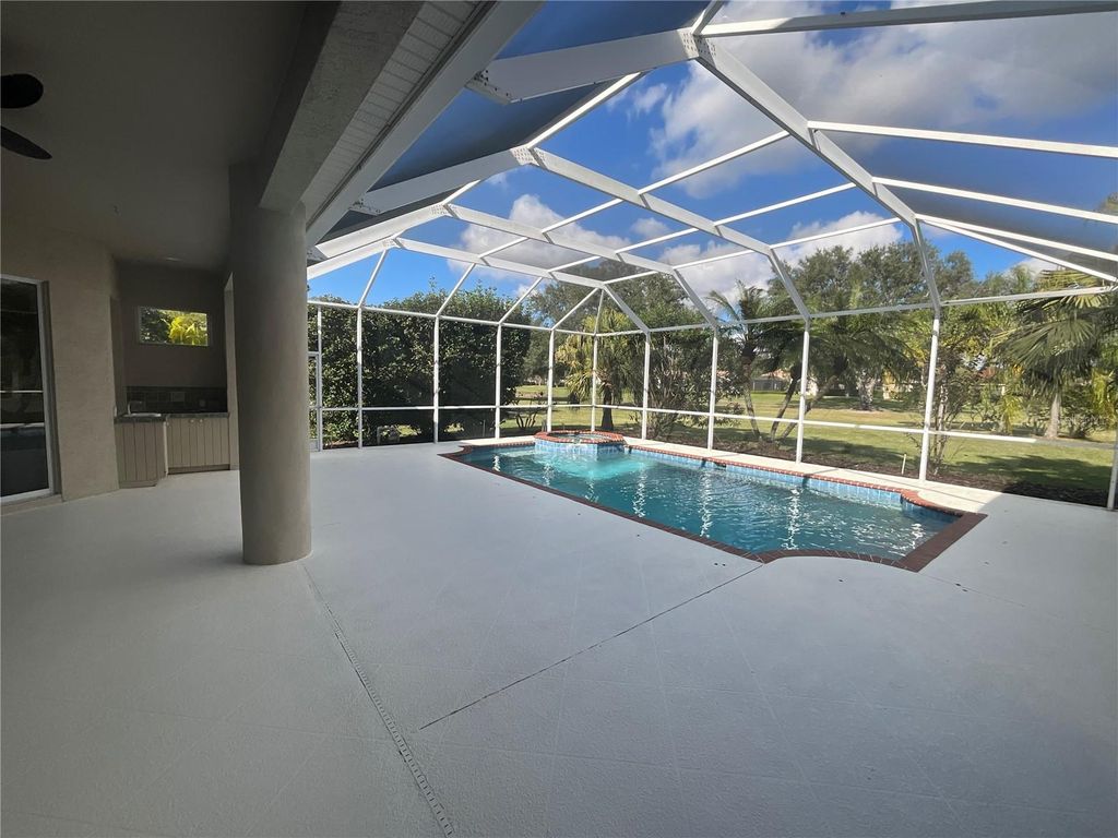 Image 53 of property listing at 10084 CHERRY HILLS AVE CIR, Bradenton, FL 34202