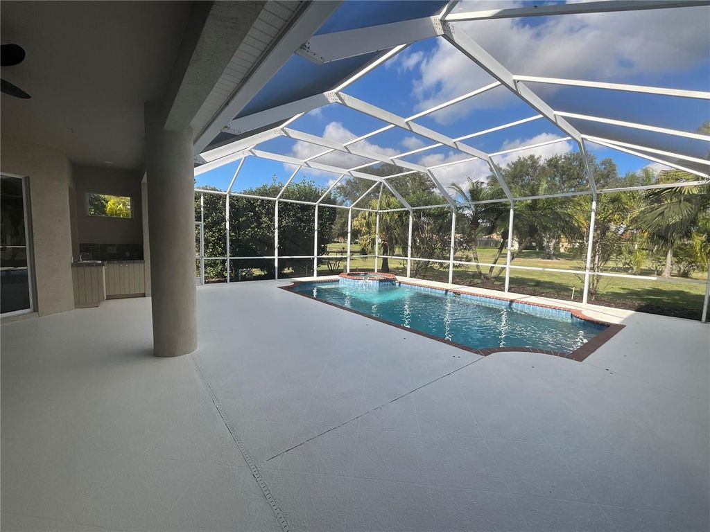 Image 55 of property listing at 10084 CHERRY HILLS AVE CIR, Bradenton, FL 34202