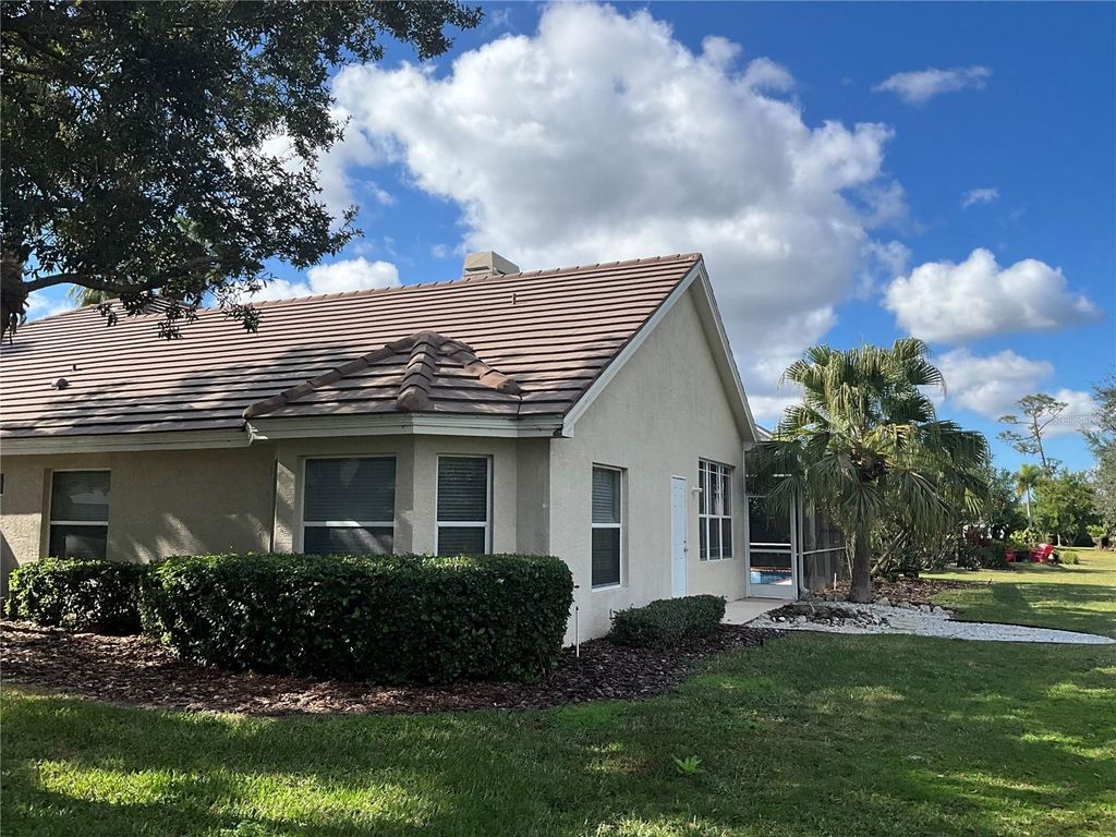 Image 7 of property listing at 10084 CHERRY HILLS AVE CIR, Bradenton, FL 34202