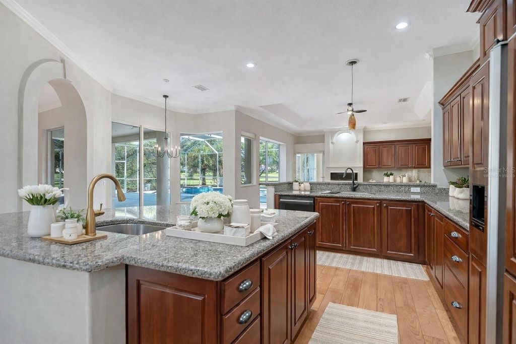 Image 65 of property listing at 10084 CHERRY HILLS AVE CIR, Bradenton, FL 34202