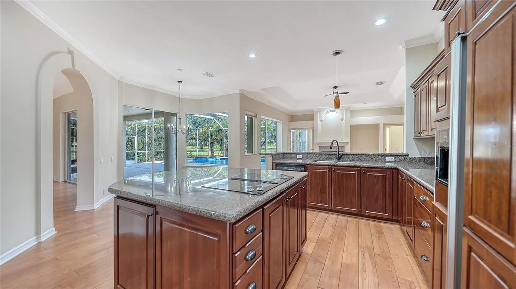 Image 71 of property listing at 10084 CHERRY HILLS AVE CIR, Bradenton, FL 34202