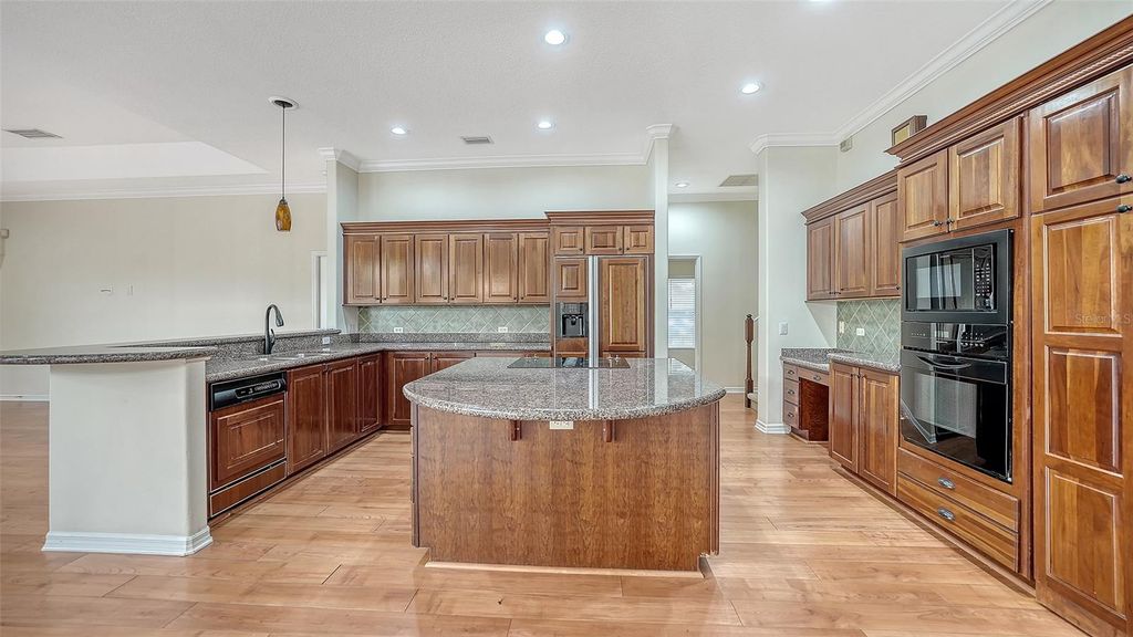 Image 72 of property listing at 10084 CHERRY HILLS AVE CIR, Bradenton, FL 34202