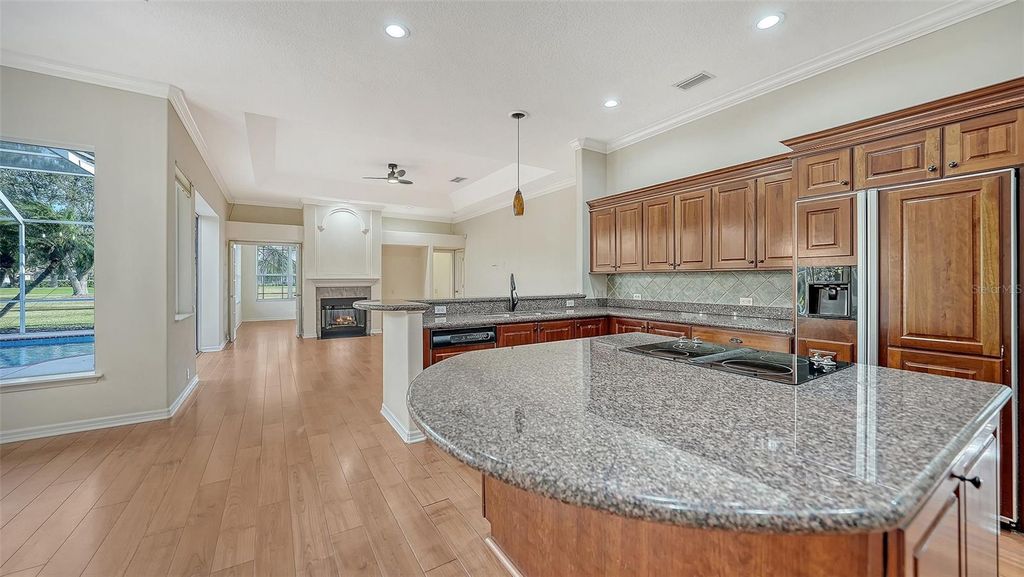 Image 75 of property listing at 10084 CHERRY HILLS AVE CIR, Bradenton, FL 34202