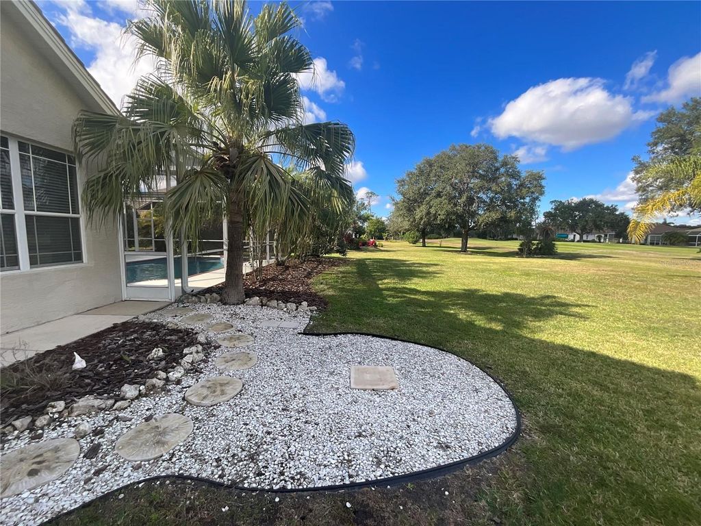 Image 9 of property listing at 10084 CHERRY HILLS AVE CIR, Bradenton, FL 34202