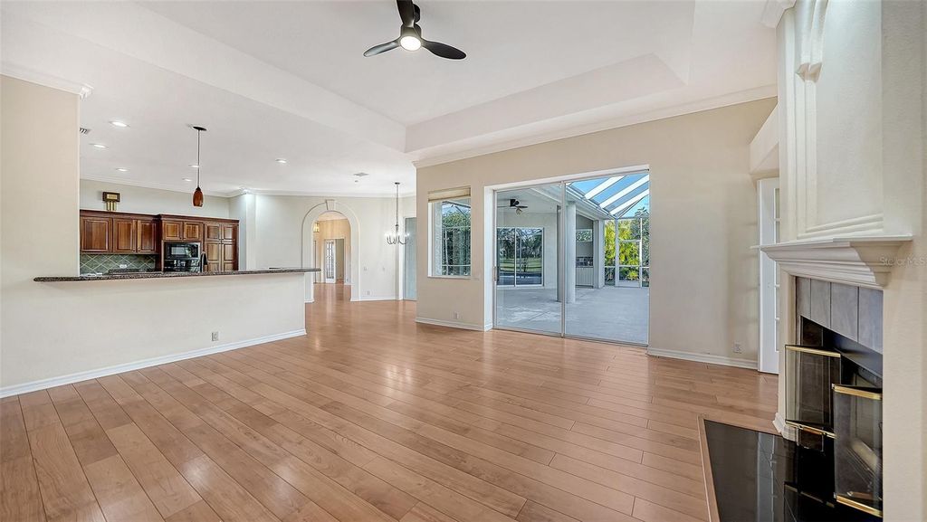 Image 81 of property listing at 10084 CHERRY HILLS AVE CIR, Bradenton, FL 34202