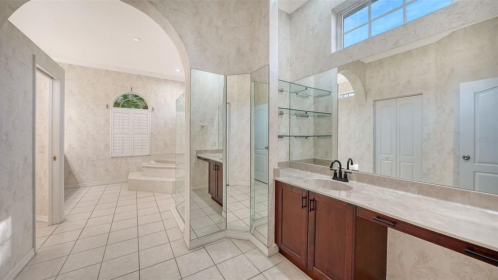 Image 89 of property listing at 10084 CHERRY HILLS AVE CIR, Bradenton, FL 34202