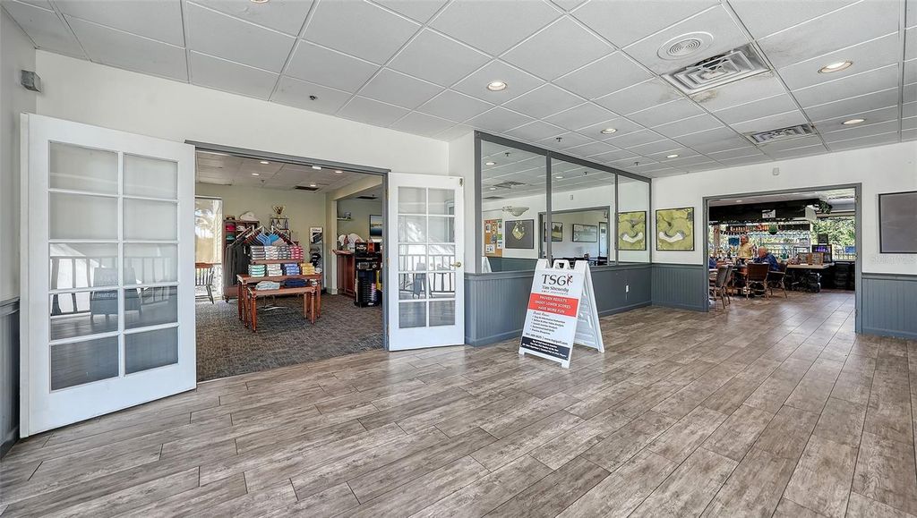 Image 99 of property listing at 10084 CHERRY HILLS AVE CIR, Bradenton, FL 34202