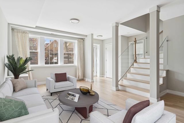 2534 W Haddon Avenue, Chicago, IL 60622