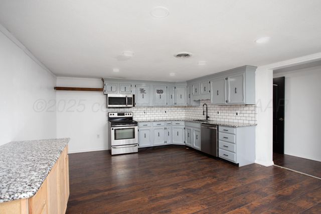 224 E WILLOW CREEK Drive, Amarillo, TX 79108