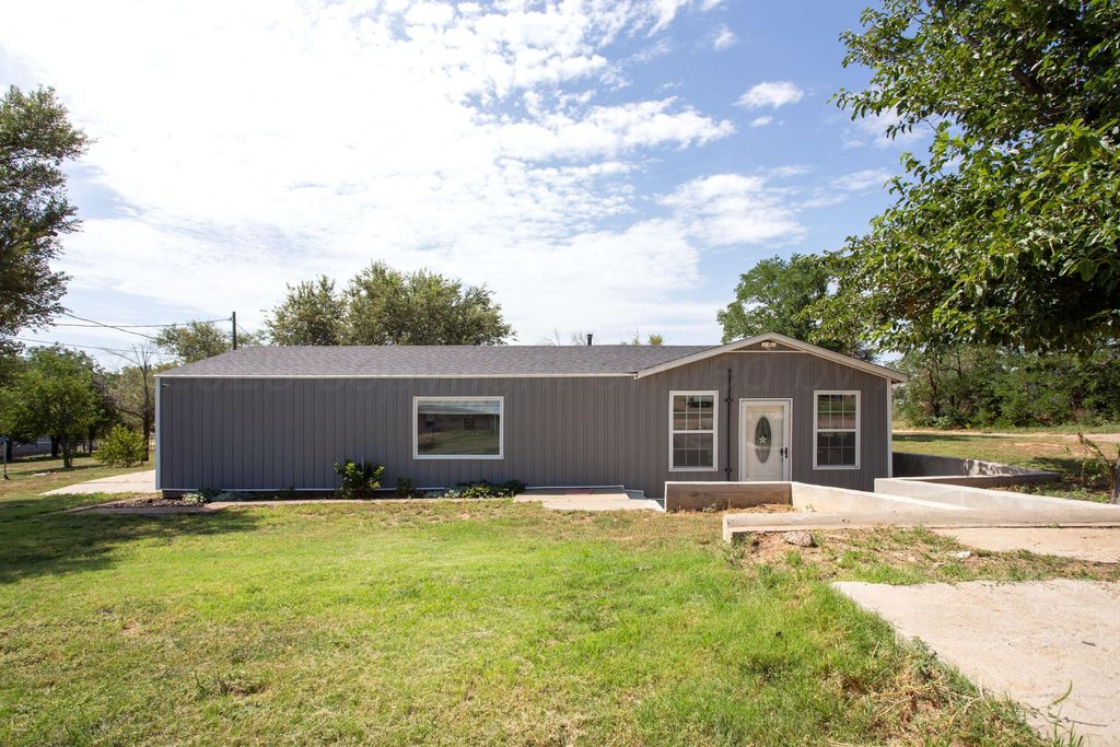 224 E WILLOW CREEK Drive, Amarillo, TX 79108