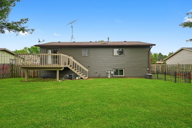 9619 Woods Lane, Hebron, IL 60034