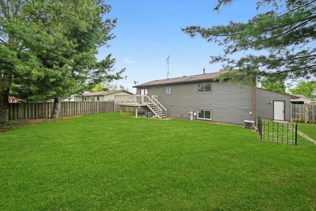 9619 Woods Lane, Hebron, IL 60034