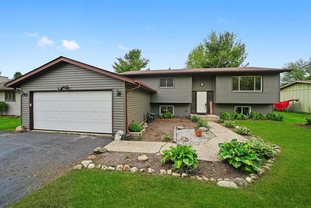 9619 Woods Lane, Hebron, IL 60034