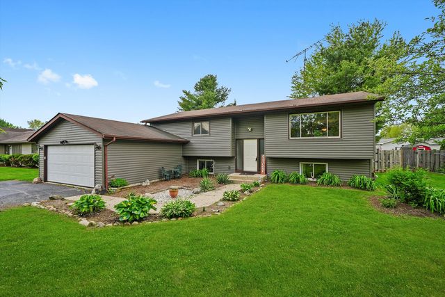 9619 Woods Lane, Hebron, IL 60034