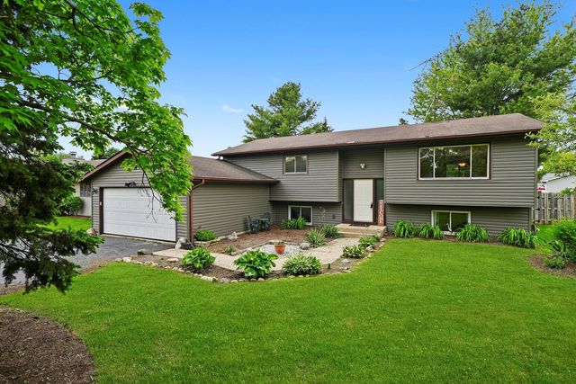 9619 Woods Lane, Hebron, IL 60034