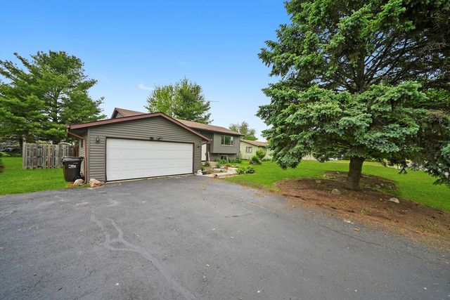 9619 Woods Lane, Hebron, IL 60034