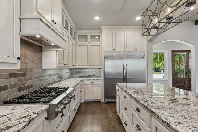 2737 Farmers Branch Lane, Farmers Branch, TX 75234