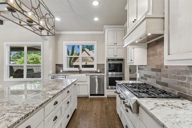 2737 Farmers Branch Lane, Farmers Branch, TX 75234