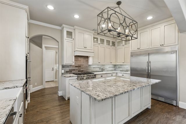 2737 Farmers Branch Lane, Farmers Branch, TX 75234