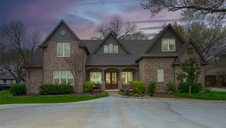 2737 Farmers Branch Lane, Farmers Branch, TX 75234