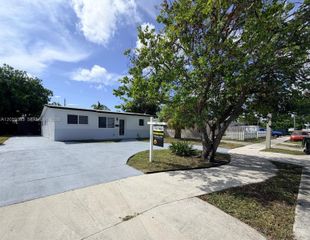 4130 NW 11th Ave, Oakland Park, FL 33309