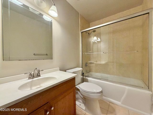 1 Gwizdak Court, Sayreville, NJ 08879