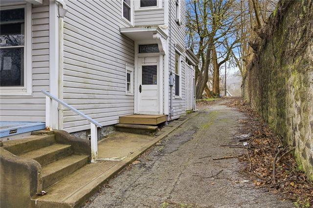 411 Pine St, Beaver Falls, PA 15010