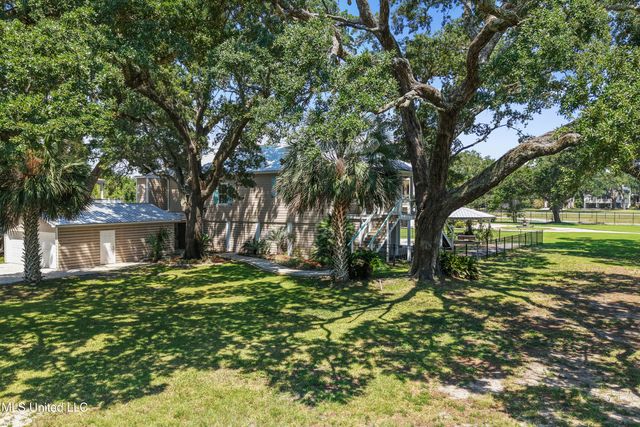 100 Barkley Drive, Pass Christian, MS 39571