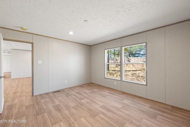 135 Morris Lane, Kingston, TN 37763