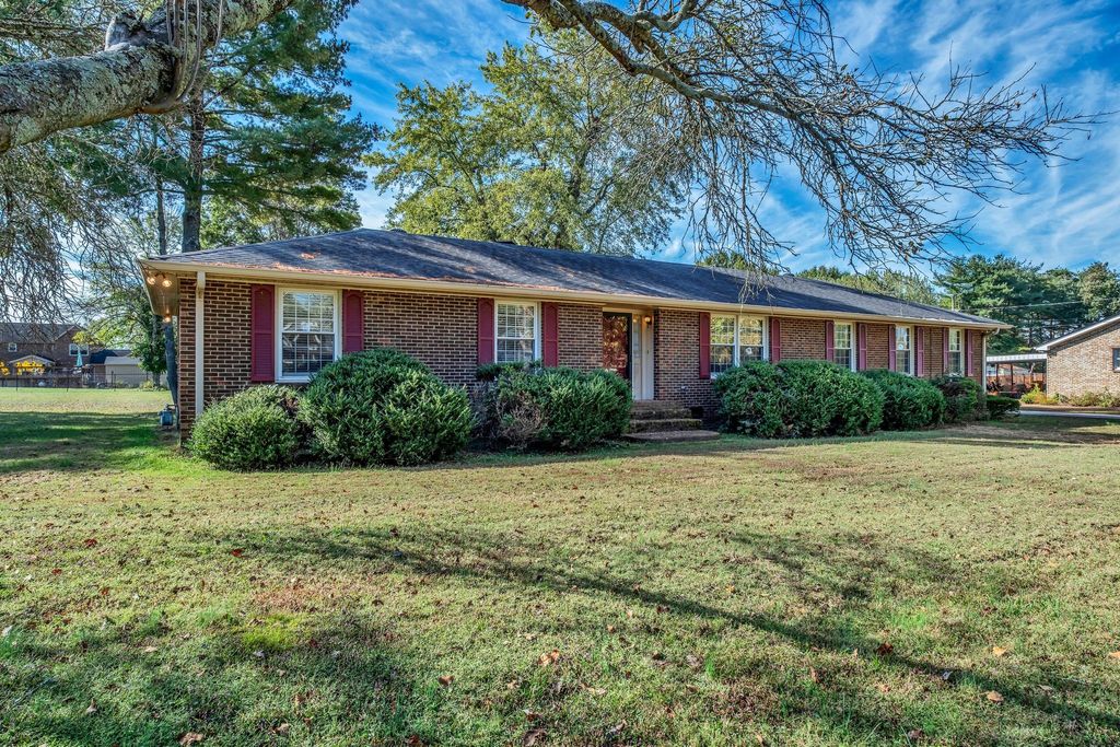 1522 Smith Dr, Lebanon, TN 37087
