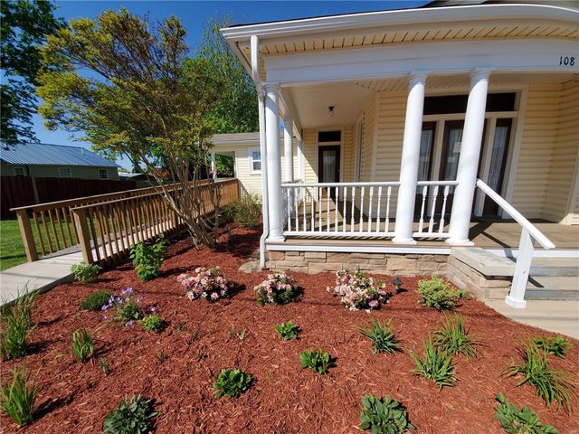 108 S Springfield Street, Berryville, AR 72616