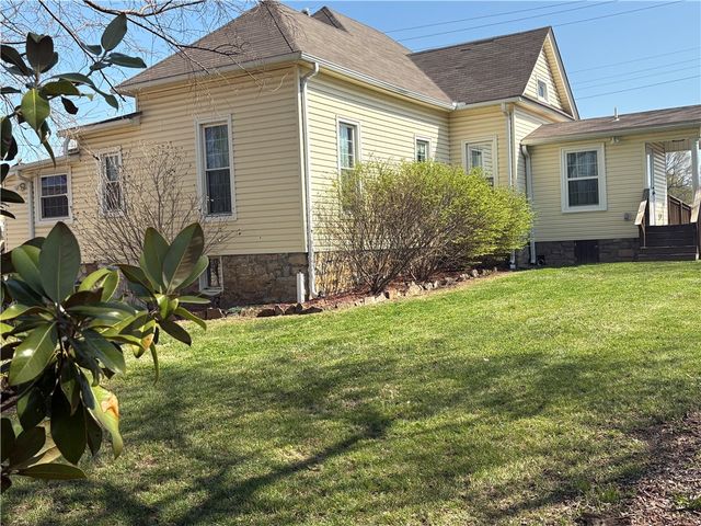 108 S Springfield Street, Berryville, AR 72616