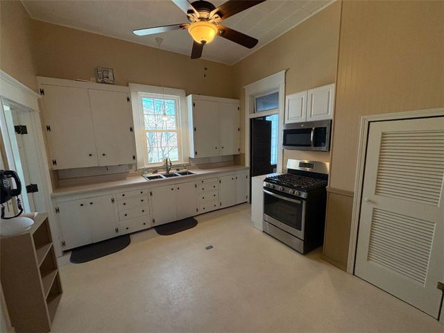 108 S Springfield Street, Berryville, AR 72616