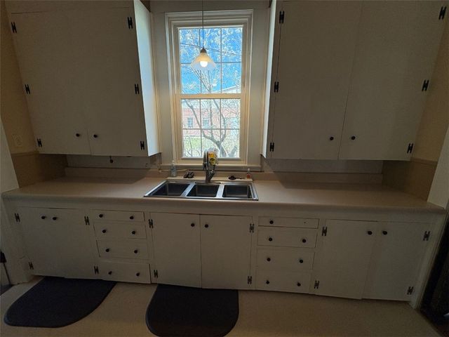 108 S Springfield Street, Berryville, AR 72616