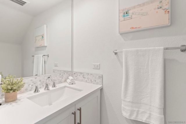 3304 Telaga Rd, Carlsbad, CA 92010