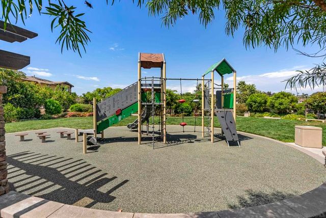 3304 Telaga Rd, Carlsbad, CA 92010