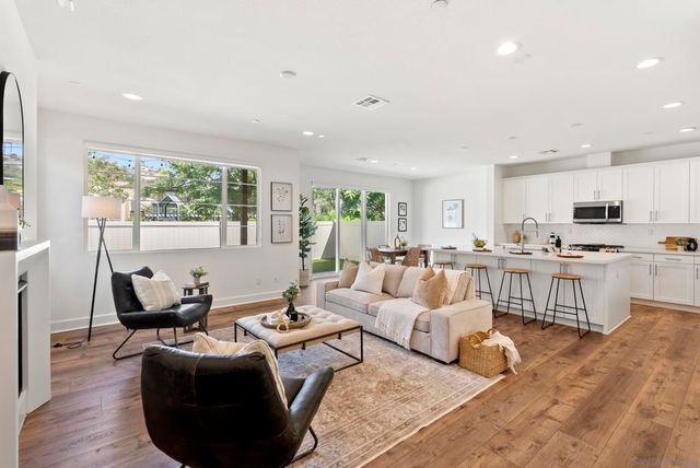 3304 Telaga Rd, Carlsbad, CA 92010