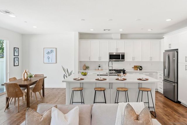 3304 Telaga Rd, Carlsbad, CA 92010