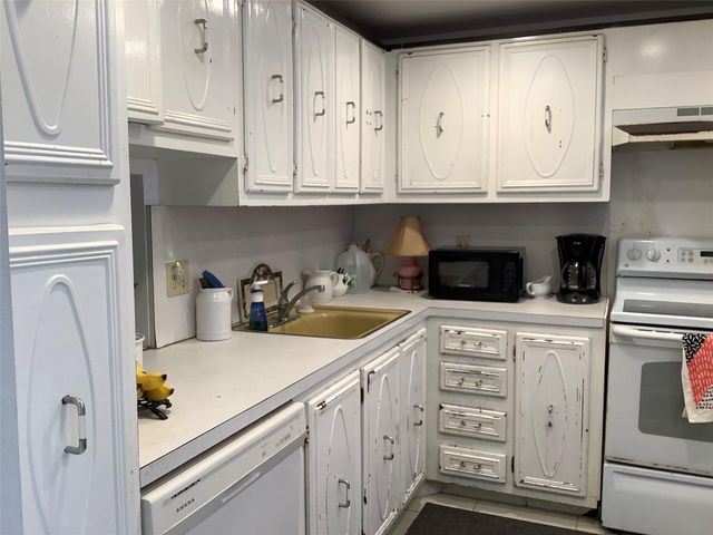 2300 NE 1st Ln 107, Boynton Beach, FL 33435