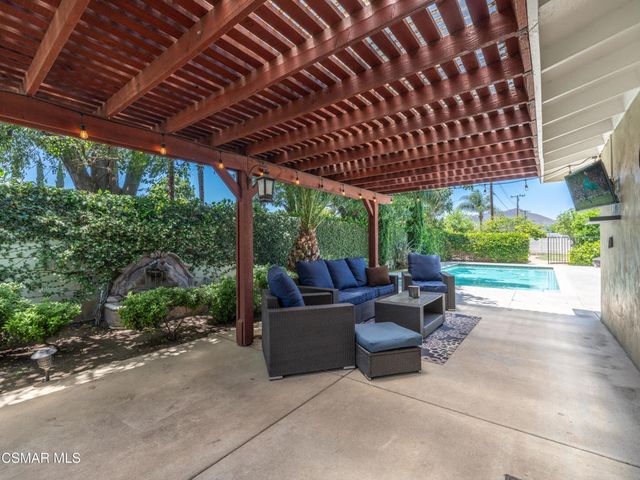 582 El Lado Drive, Simi Valley, CA 93065