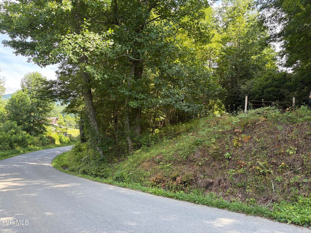 848 Fairview Road, Hampton, TN 37658