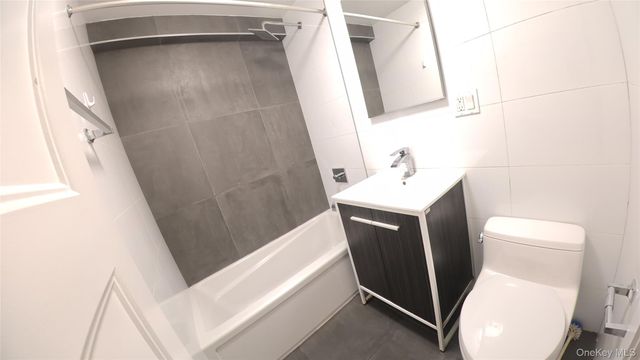 14220 Franklin Avenue 7F, Flushing, NY 11355