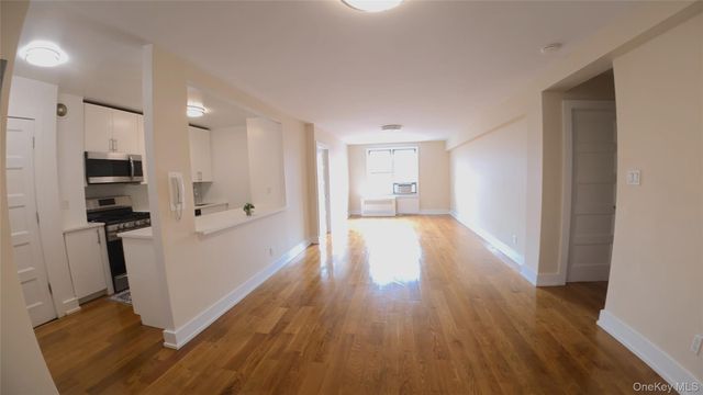14220 Franklin Avenue 7F, Flushing, NY 11355
