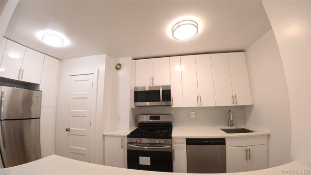 14220 Franklin Avenue 7F, Flushing, NY 11355